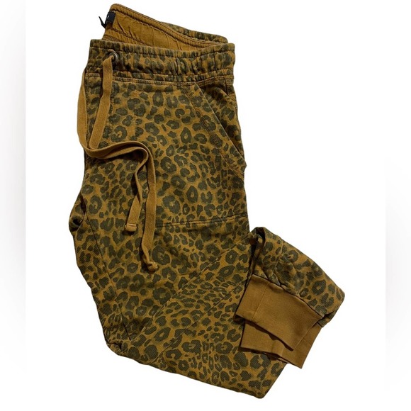 Women’s sanctuary leopard sweatpants size small - Picture 2 of 4